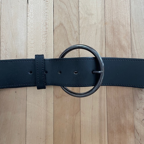 Kudos Black Leather Belt with Minimalist Round Buckle - Made in Canada - 70/28 - Picture 6 of 13